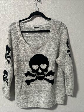 Women's Light Gray Crewneck Sweater with Black Skull Motif